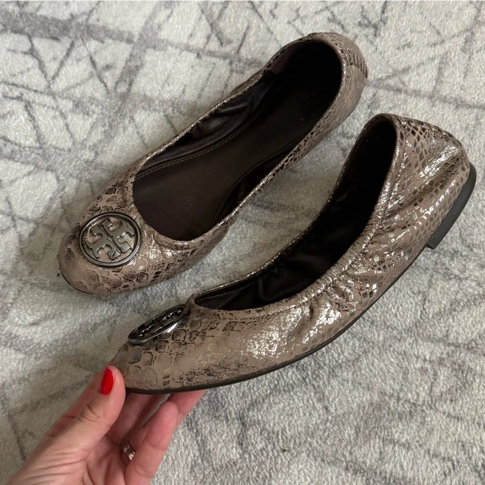 Tory Burch Heidi Scrunch Metallic Taupe Ballet Flats – Size 9
